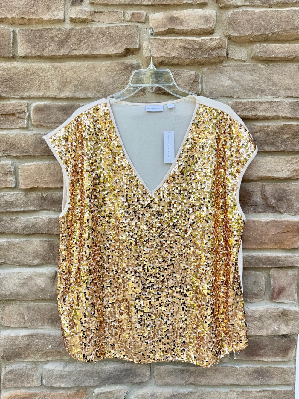✨ NWT New York & Company Gold Sequin V-Neck Top | XL ✨
